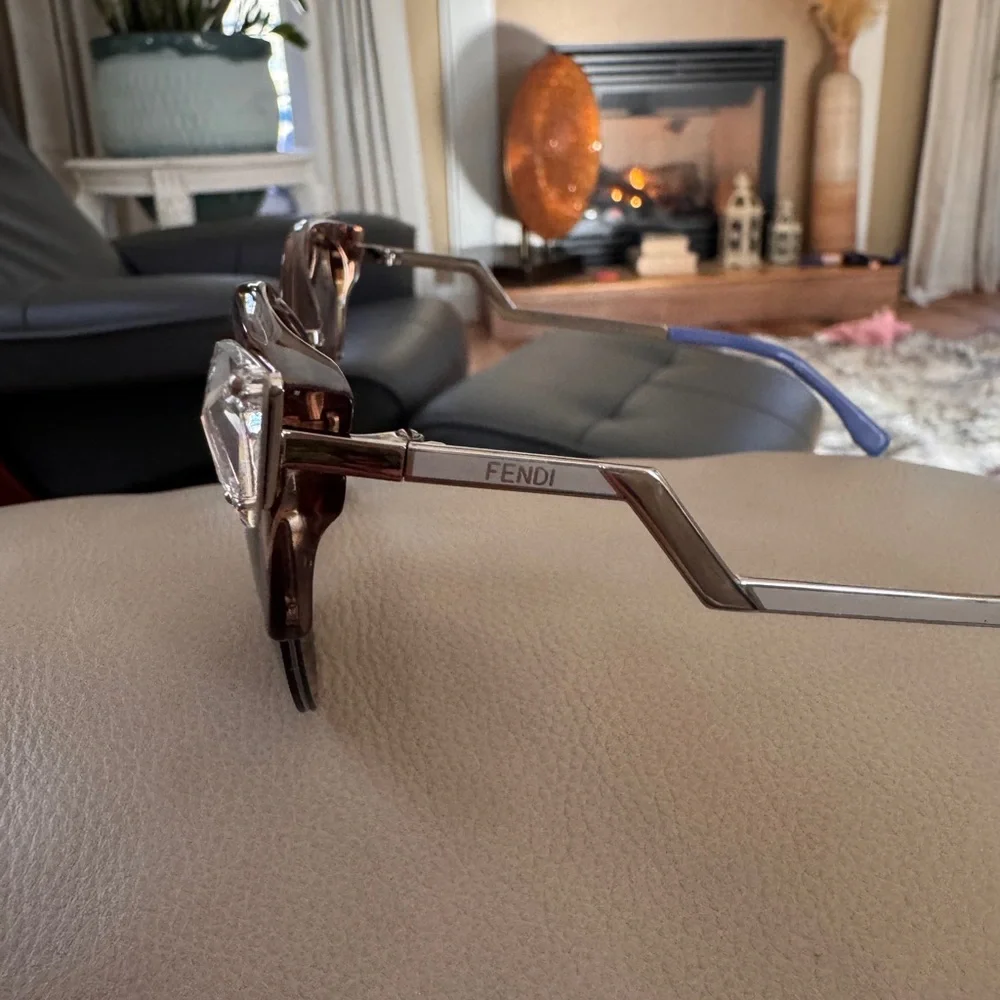Fendi Cat-Eye Sunglasses with crystal - Picture 3 of 4
